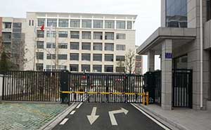 荊州太普石化智能無軌懸浮門工程案例 - 中出網(wǎng)-智能出入口與停車充電門戶