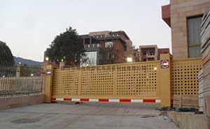 南平市某別墅小區(qū)智能無軌懸浮門工程案例 - 中出網(wǎng)-智能出入口與停車充電門戶