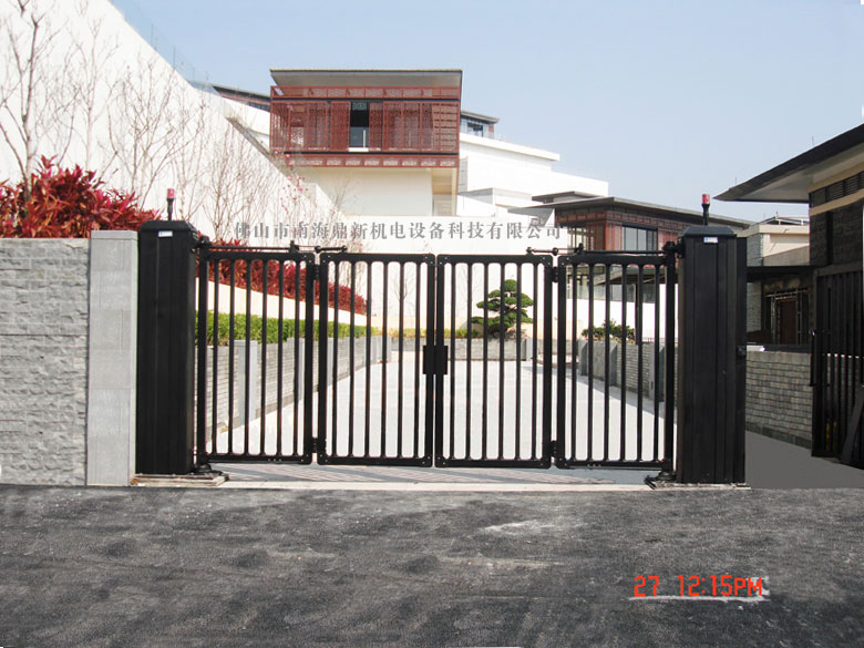 廣州山頂別墅智能無軌懸浮門工程案例 - 中出網(wǎng)-智能出入口與停車充電門戶