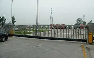 東浩潤滑油有限公司-石化總廠智能無軌懸浮門工程案例