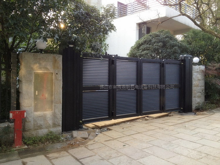 桂林5號(hào)公館智能無(wú)軌懸浮門(mén)工程案例 - 中出網(wǎng)-智能出入口與停車(chē)充電門(mén)戶(hù)