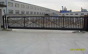 長春市真子食品有限公司智能無軌懸浮門工程案例 - 中出網(wǎng)-智能出入口與停車充電門戶