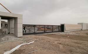 新疆圖木舒克市前海棉紡織有限責(zé)任公司智能無軌懸浮門工程案例