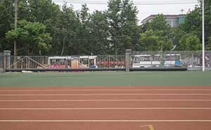 邯鄲市峰峰礦區(qū)市十三中學(xué)體育場智能無軌懸浮門工程案例 - 中出網(wǎng)-智能出入口與停車充電門戶