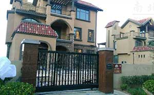 龍口南山別墅區(qū)1智能安全平移門工程案例 - 中出網(wǎng)-智能出入口與停車充電門戶