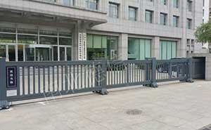 大連市食品藥品監(jiān)督管理局智能安全伸縮平移門工程案例 - 中出網(wǎng)-智能出入口與停車充電門戶