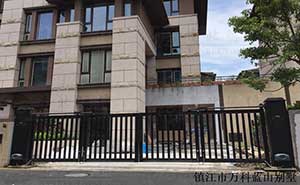 鎮(zhèn)江市萬科藍山別墅智能懸折門工程案例 - 中出網(wǎng)-智能出入口與停車充電門戶
