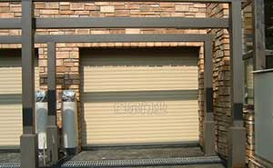 水映長島車庫門案例 - 中出網(wǎng)-智能出入口與停車充電門戶