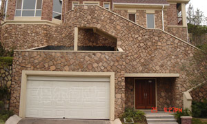 保利·高爾夫國(guó)際花園車庫門案例 - 中出網(wǎng)-智能出入口與停車充電門戶