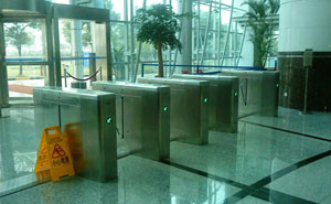 上海橋式圓角翼閘案例 - 中出網(wǎng)-智能出入口與停車(chē)充電門(mén)戶