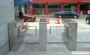 溫州黎明工業(yè)區(qū)26號(hào)對(duì)面世紀(jì)華聯(lián)超市通道閘案例