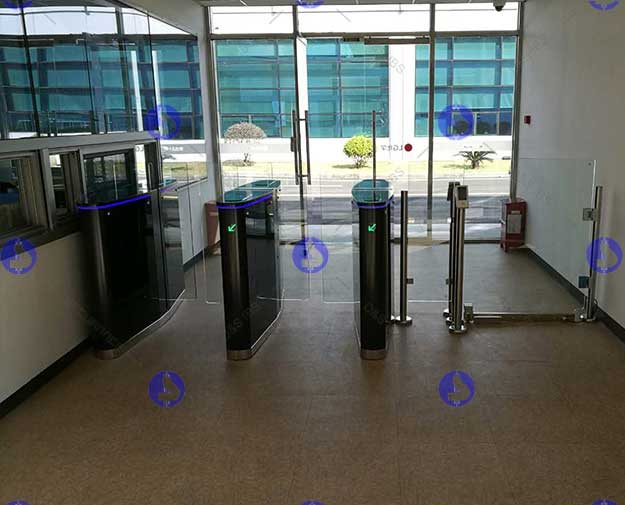 廣州LG樂金化學工廠通道閘案例 - 中出網(wǎng)-智能出入口與停車充電門戶