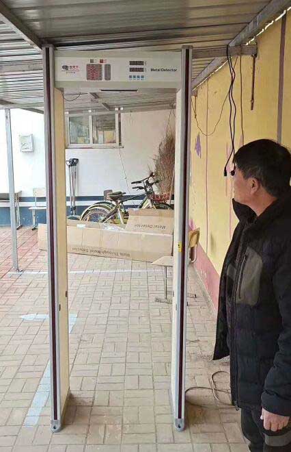 固安縣第四小學(xué)安裝測(cè)溫安檢門案例 - 中出網(wǎng)-智能出入口與停車充電門戶