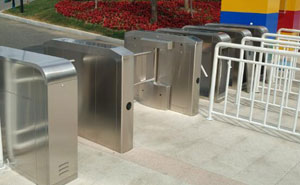 丹東濱江嘉年華水上樂園通道閘案例