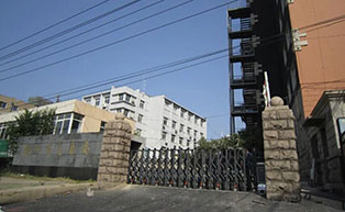 鞍山市氣象局伸縮門工程案例 - 中出網(wǎng)-智能出入口與停車充電門戶