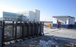 大慶市慶然天然氣有限公司伸縮門工程案例 - 中出網(wǎng)-智能出入口與停車充電門戶