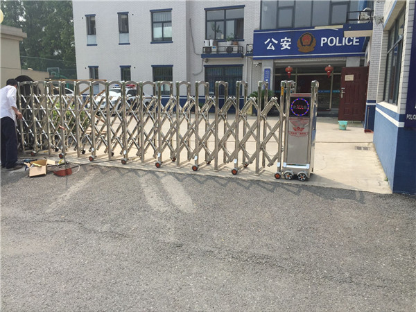 淮安市公安局清河分局健康路派出所伸縮門案例 - 中出網(wǎng)-智能出入口與停車充電門戶
