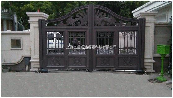 東源麗晶別墅-24V直臂開(kāi)門(mén)機(jī)案例 - 中出網(wǎng)-智能出入口與停車(chē)充電門(mén)戶(hù)