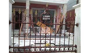 上海華新鎮(zhèn)鍍鋅鐵藝護(hù)欄案例 - 中出網(wǎng)-智能出入口與停車(chē)充電門(mén)戶