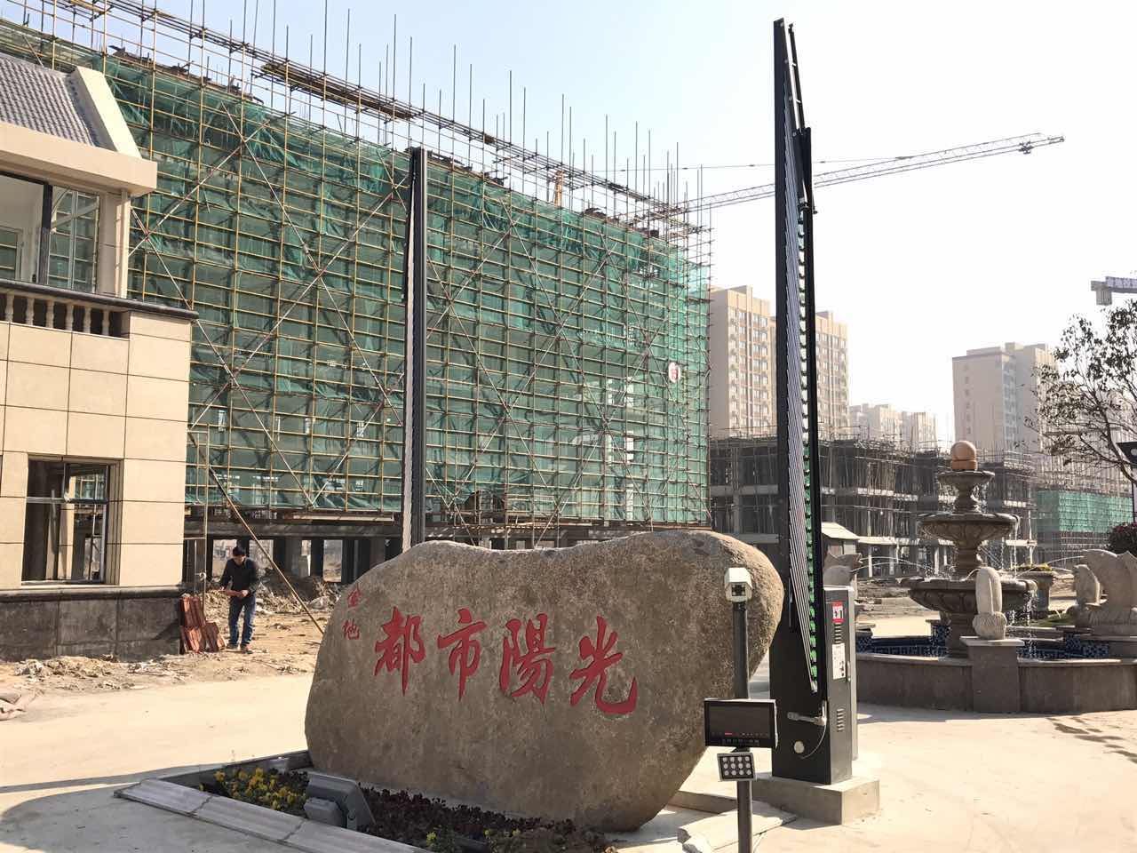 漣水金地都市陽光小區(qū)廣告型車牌識別案例 - 中出網(wǎng)-智能出入口與停車充電門戶