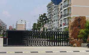 德陽凱江新城電動伸縮門案例