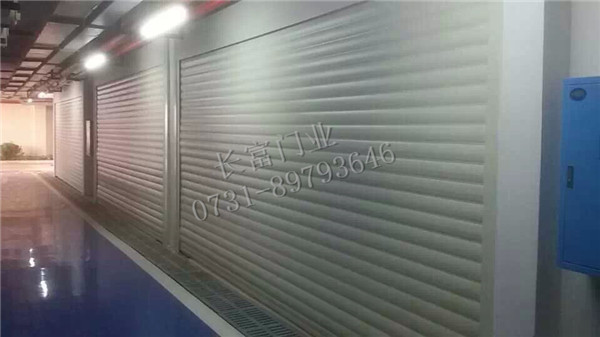 米蘭春天卷簾車庫(kù)門案例 - 中出網(wǎng)-智能出入口與停車充電門戶