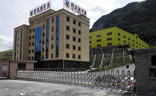 盛世昌隆（客戶案例--電動伸縮門）--欣益誠礦業(yè) - 中出網(wǎng)-智能出入口與停車充電門戶