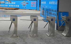 濟南工地人行通道三輥機案例