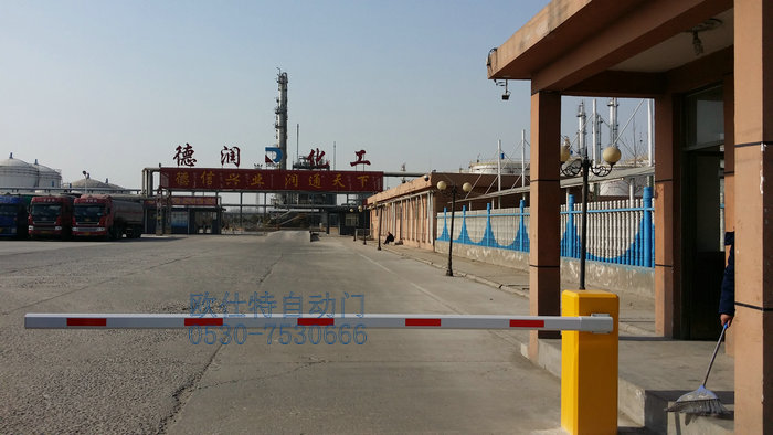 山東菏澤德潤(rùn)化工道閘案例 - 中出網(wǎng)-智能出入口與停車充電門戶