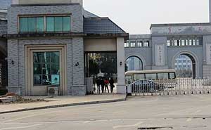 湖南第一師范鋁合金伸縮門案例 - 中出網(wǎng)-智能出入口與停車充電門戶