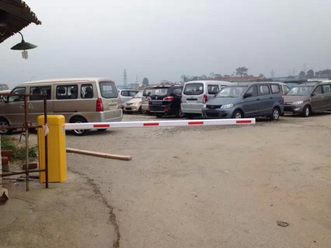 五菱集團停車場道閘案例 - 中出網(wǎng)-智能出入口與停車充電門戶