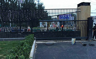 北京寶苑國際購物中心C懸浮門工程案例 - 中出網(wǎng)-智能出入口與停車充電門戶