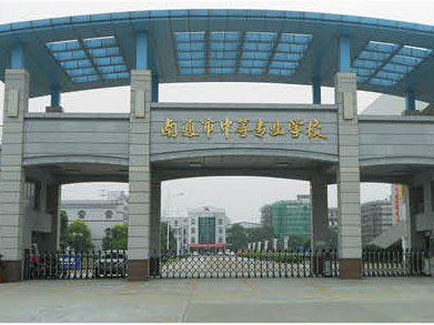 南通市中等專業(yè)學校伸縮門案例 - 中出網(wǎng)-智能出入口與停車充電門戶