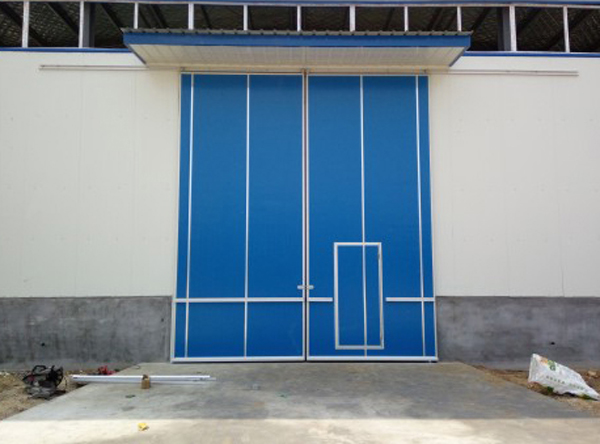 河南駝人醫(yī)療器械公司工業(yè)門(mén)案例 - 中出網(wǎng)-智能出入口與停車充電門(mén)戶