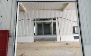 獲嘉縣童欣科技工業(yè)提升門案例 - 中出網(wǎng)-智能出入口與停車充電門戶