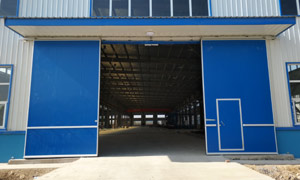 河南四建股份公司工業(yè)雙開推拉門案例 - 中出網(wǎng)-智能出入口與停車充電門戶