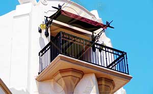 迪士尼樂(lè)園鐵藝圍欄案例 - 中出網(wǎng)-智能出入口與停車(chē)充電門(mén)戶