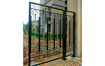 簡(jiǎn)易鐵藝大門