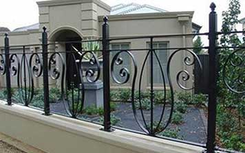 戶外鐵藝護(hù)欄
