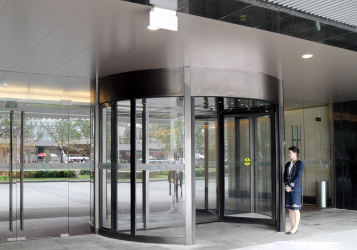 上海世博會中國館旋轉(zhuǎn)門工程案例 - 中出網(wǎng)-智能出入口與停車充電門戶