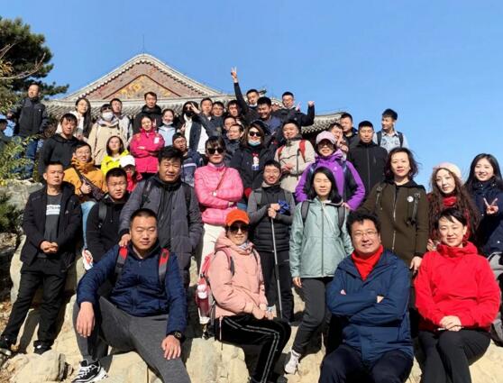 “勇攀高峰，再創(chuàng)輝煌”卓奧世鵬成立11周年登山活動