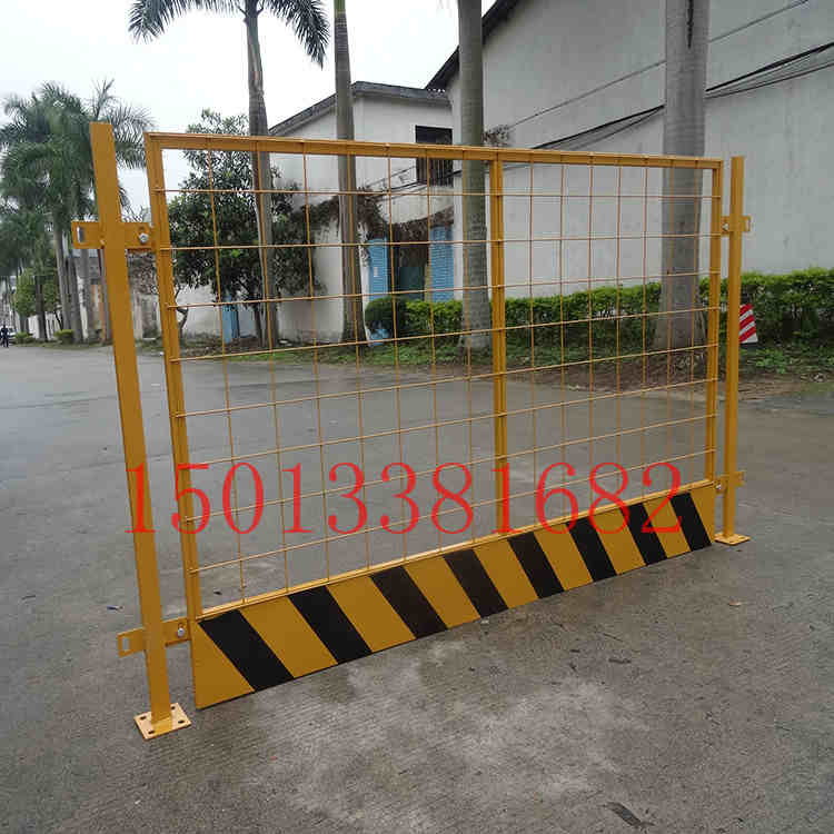 三亞工地黃黑色護(hù)欄 施工現(xiàn)場隔離欄桿 裝配式圍擋