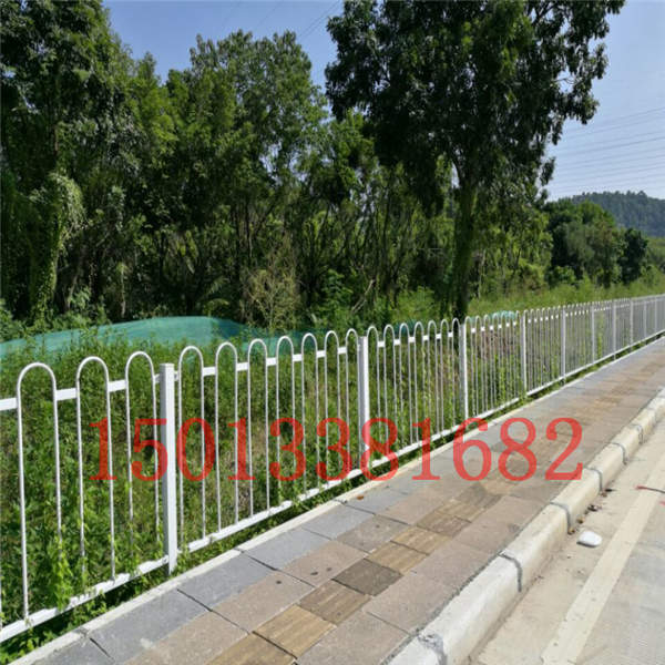 江門(mén)機(jī)動(dòng)車(chē)道隔離護(hù)欄 中山路邊安全防護(hù)欄桿