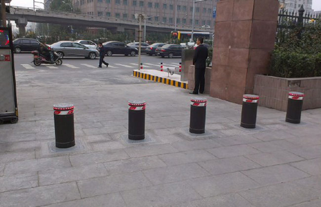 北京人大正門(mén)升降柱案例 - 中出網(wǎng)-智能出入口與停車(chē)充電門(mén)戶