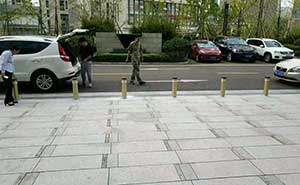 浙江省百合公寓物業(yè)服務(wù)中心升降柱安裝實(shí)例