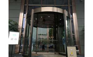 成都圖騰鉑金酒店自動門案例 - 中出網(wǎng)-智能出入口與停車充電門戶