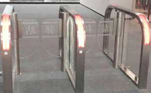 北京中關(guān)村東升科技園擺門式閘機(jī)案例