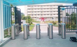 深圳日立公司考勤4通道閘案例