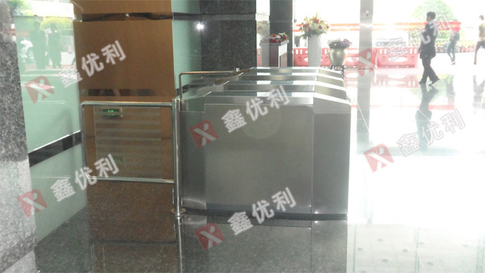 深圳招商銀行某分行，翼閘，翼閘案例 - 中出網(wǎng)-智能出入口與停車充電門戶