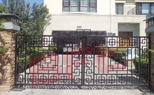 北京東山墅平開(kāi)門(mén)機(jī)案例 - 中出網(wǎng)-智能出入口與停車(chē)充電門(mén)戶